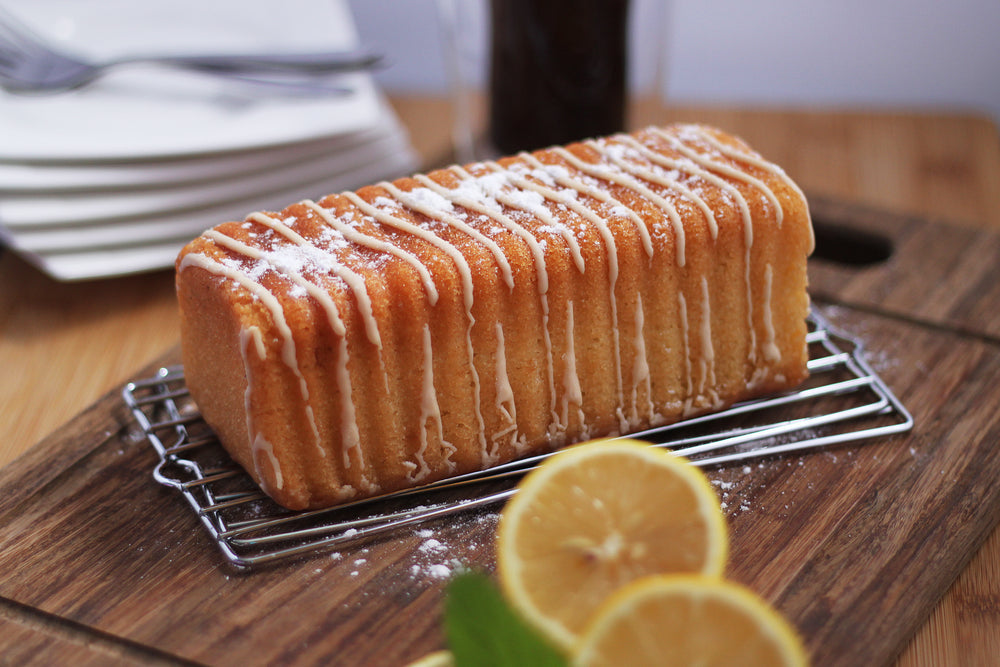 freshly-baked-lemon-cake-with-powdered-sugar
